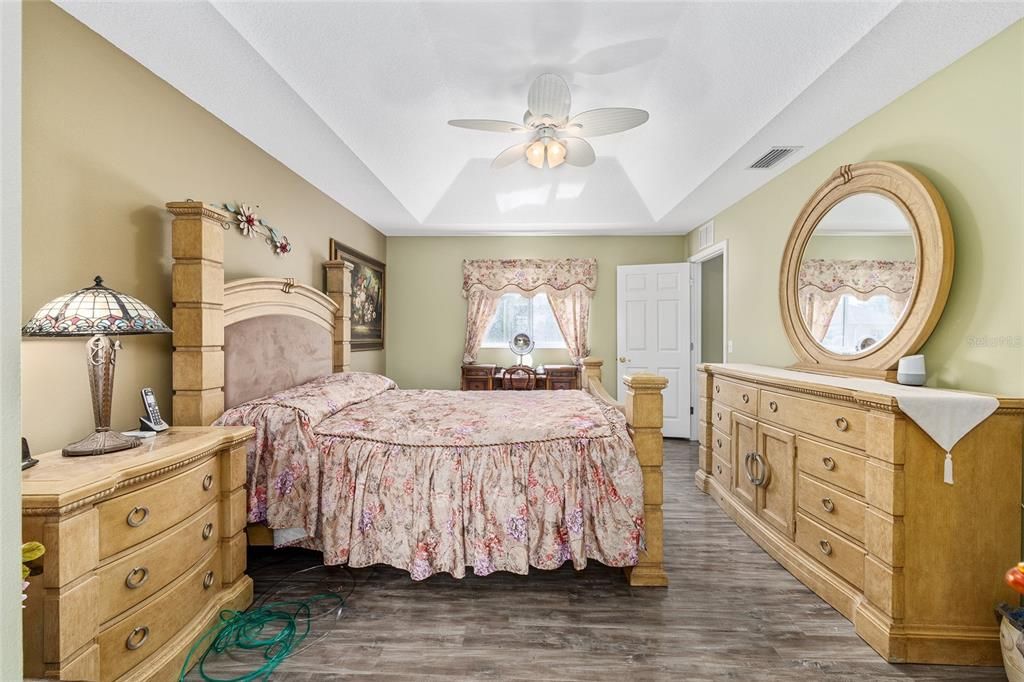 For Sale: $245,000 (2 beds, 2 baths, 1569 Square Feet)