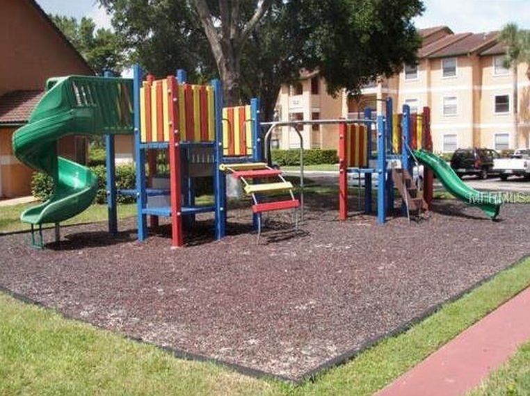 Под контрактом: $139,000 (1 спален, 1 ванн, 661 Квадратных фут)