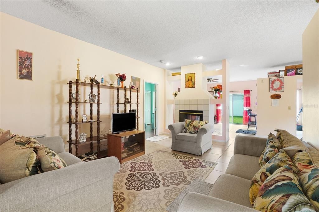 待售: $410,000 (3 贝兹, 2 浴室, 1644 平方英尺)