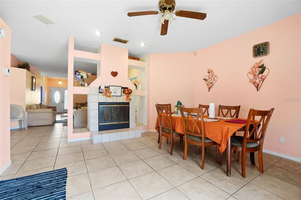 待售: $410,000 (3 贝兹, 2 浴室, 1644 平方英尺)