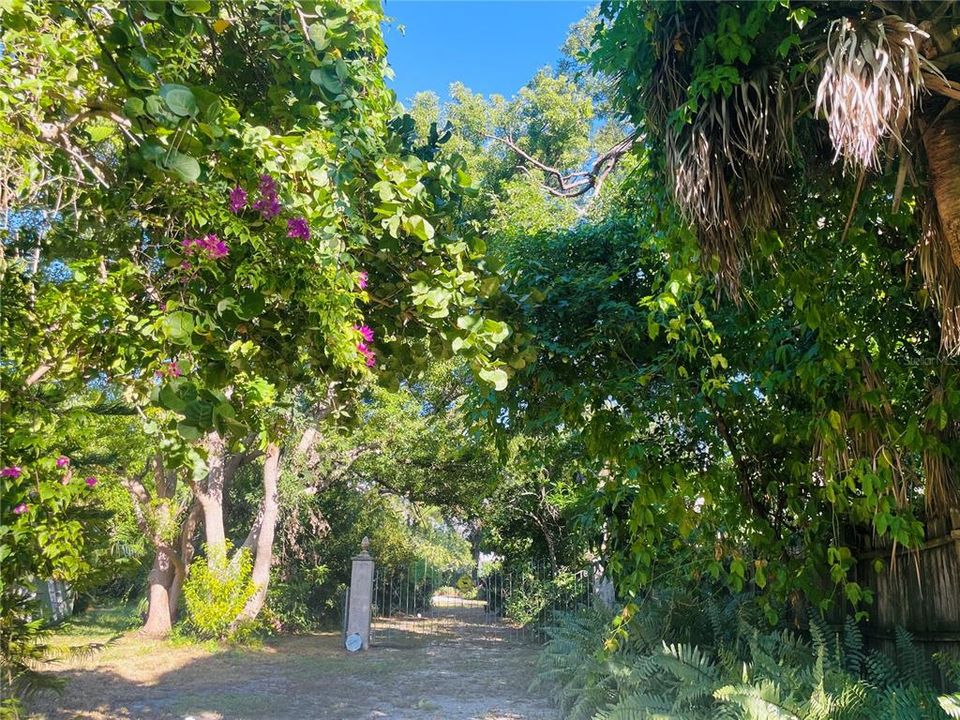 For Sale: $1,200,000 (3 beds, 3 baths, 2309 Square Feet)