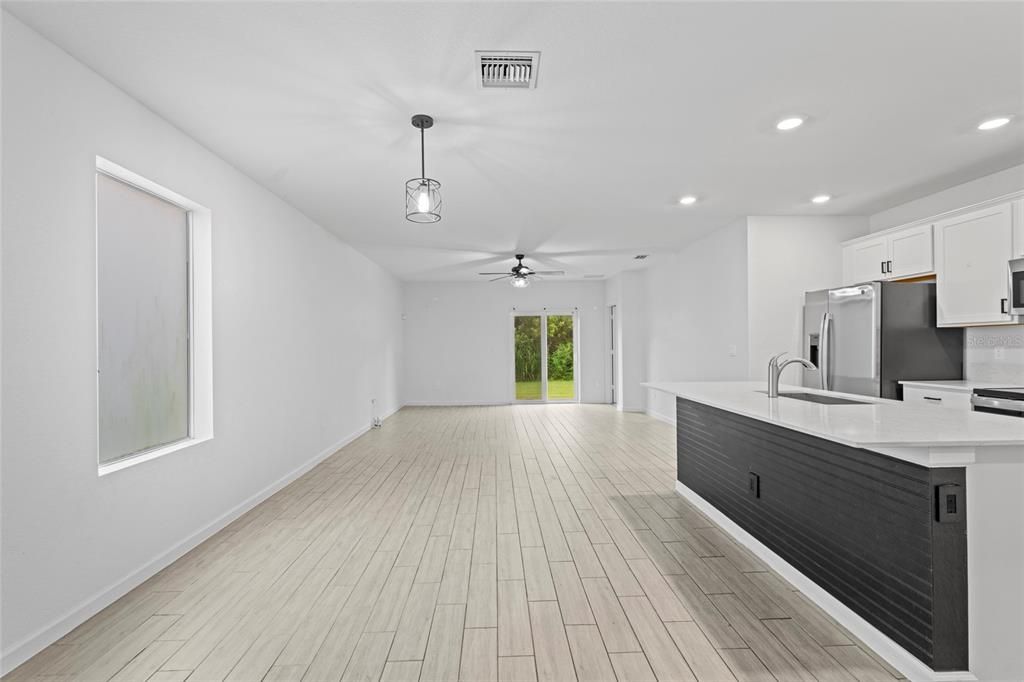 For Sale: $379,500 (5 beds, 2 baths, 2370 Square Feet)