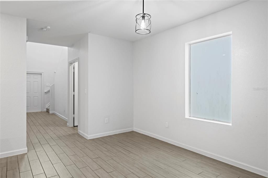 For Sale: $379,500 (5 beds, 2 baths, 2370 Square Feet)