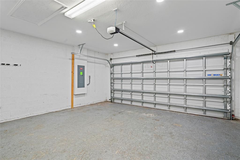 For Sale: $379,500 (5 beds, 2 baths, 2370 Square Feet)