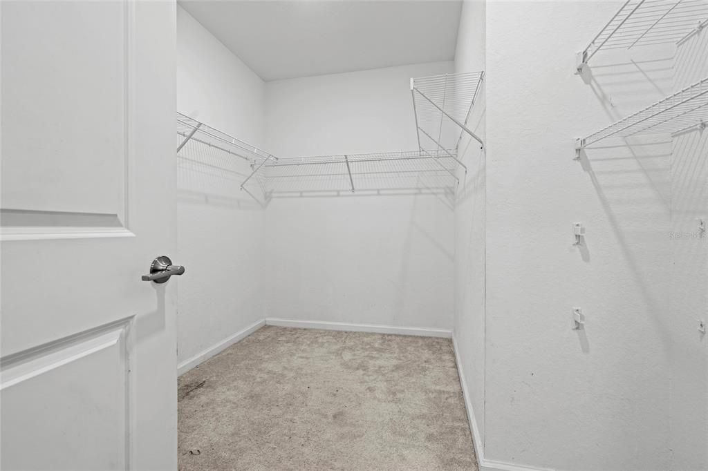 For Sale: $379,500 (5 beds, 2 baths, 2370 Square Feet)