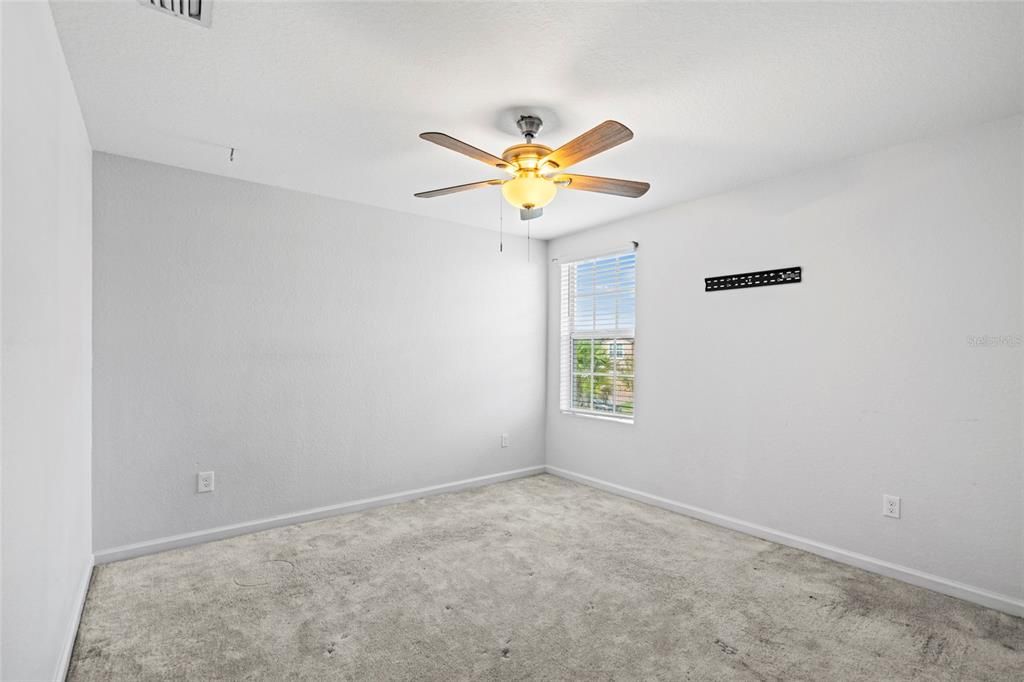 For Sale: $379,500 (5 beds, 2 baths, 2370 Square Feet)