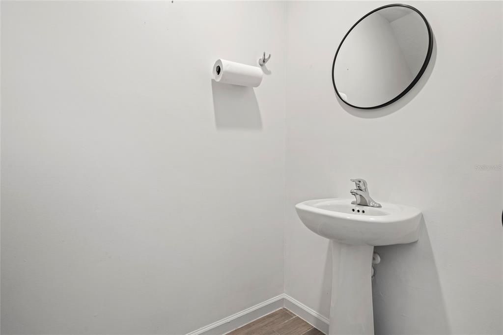 For Sale: $379,500 (5 beds, 2 baths, 2370 Square Feet)