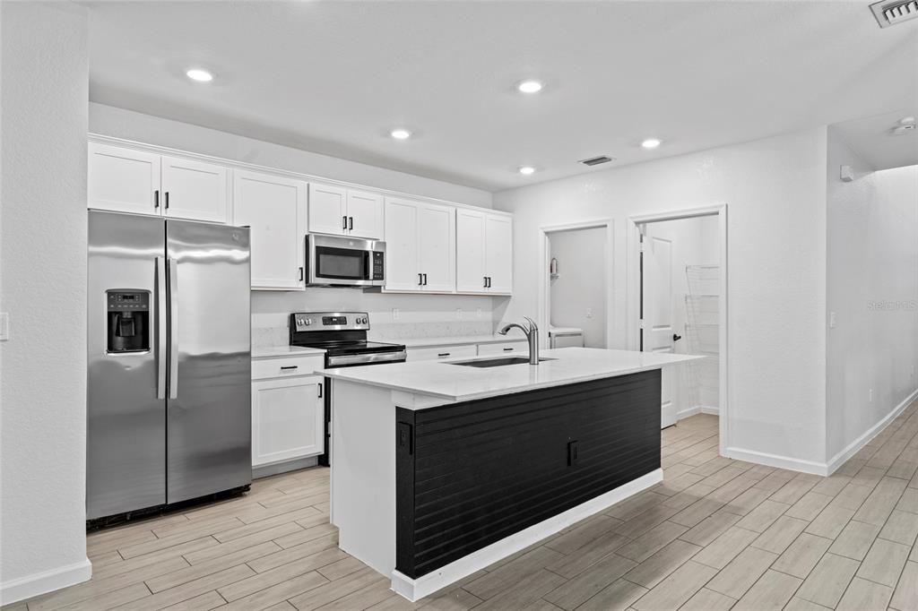 For Sale: $379,500 (5 beds, 2 baths, 2370 Square Feet)