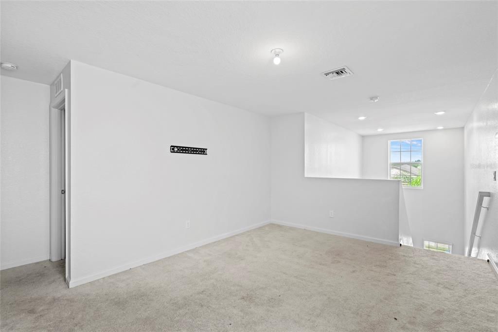 For Sale: $379,500 (5 beds, 2 baths, 2370 Square Feet)