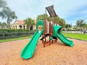 For Sale: $379,500 (5 beds, 2 baths, 2370 Square Feet)