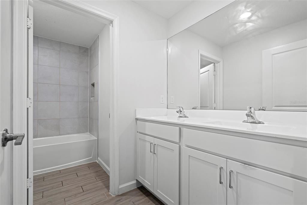 For Sale: $379,500 (5 beds, 2 baths, 2370 Square Feet)