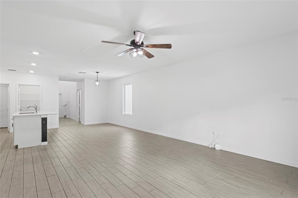 For Sale: $379,500 (5 beds, 2 baths, 2370 Square Feet)