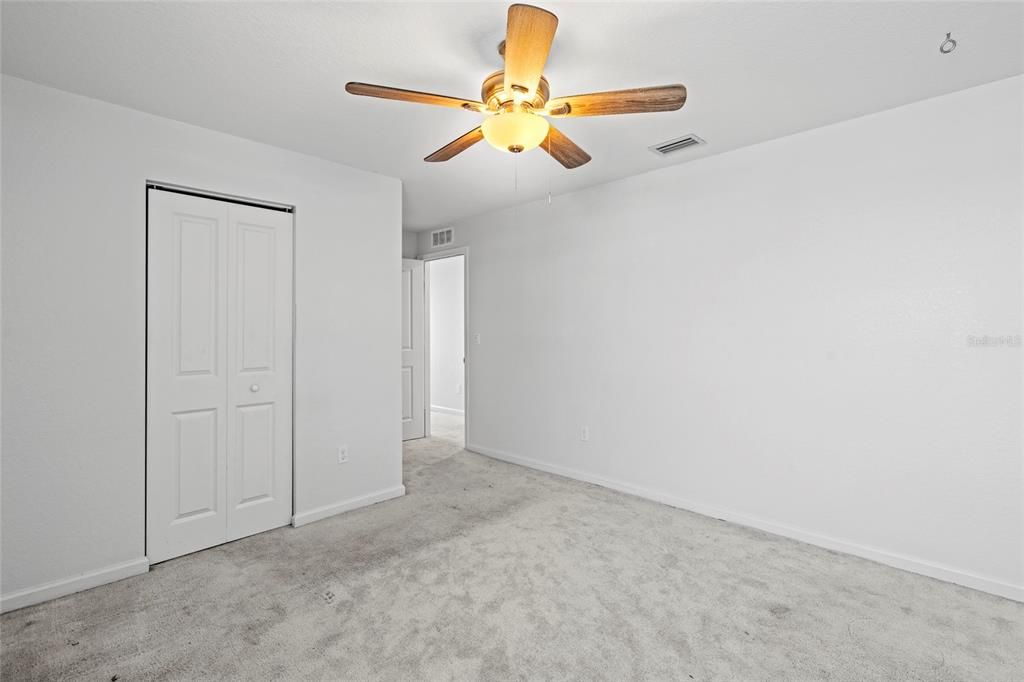 For Sale: $379,500 (5 beds, 2 baths, 2370 Square Feet)