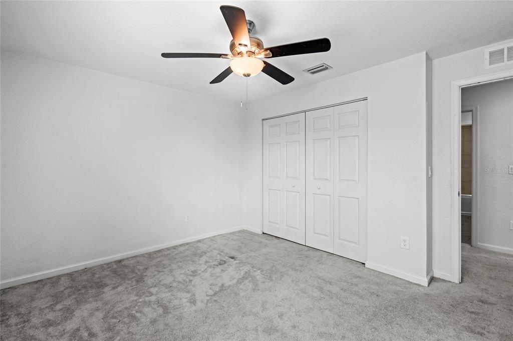 For Sale: $379,500 (5 beds, 2 baths, 2370 Square Feet)