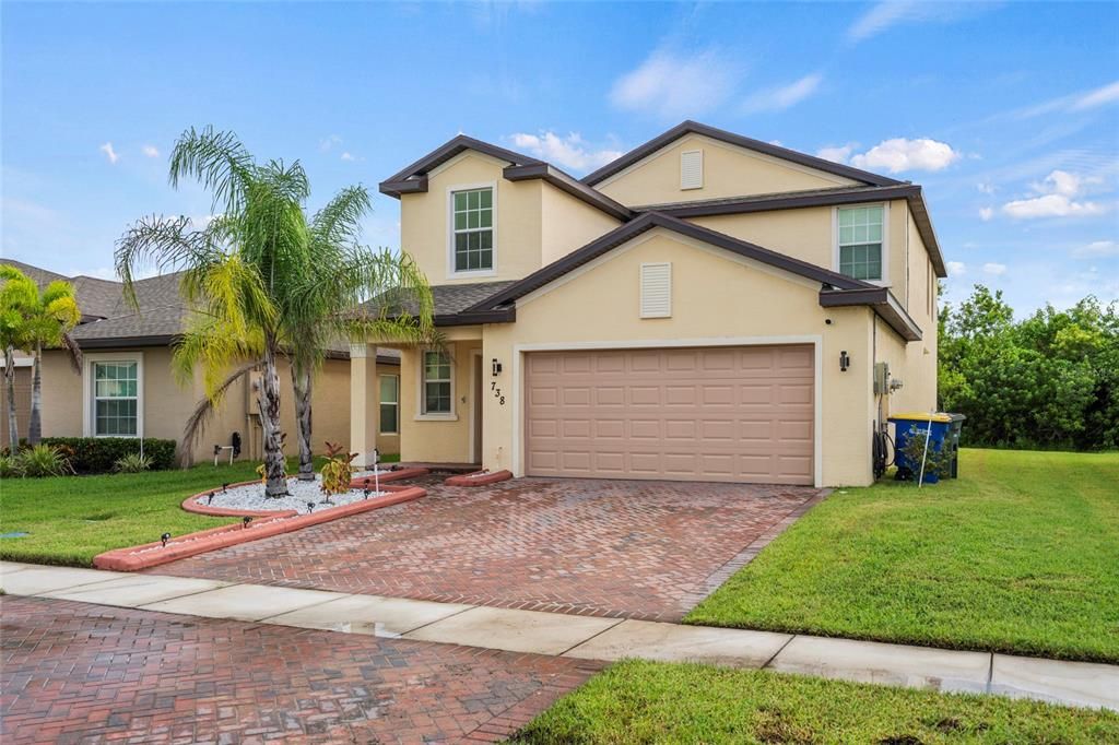 For Sale: $379,500 (5 beds, 2 baths, 2370 Square Feet)