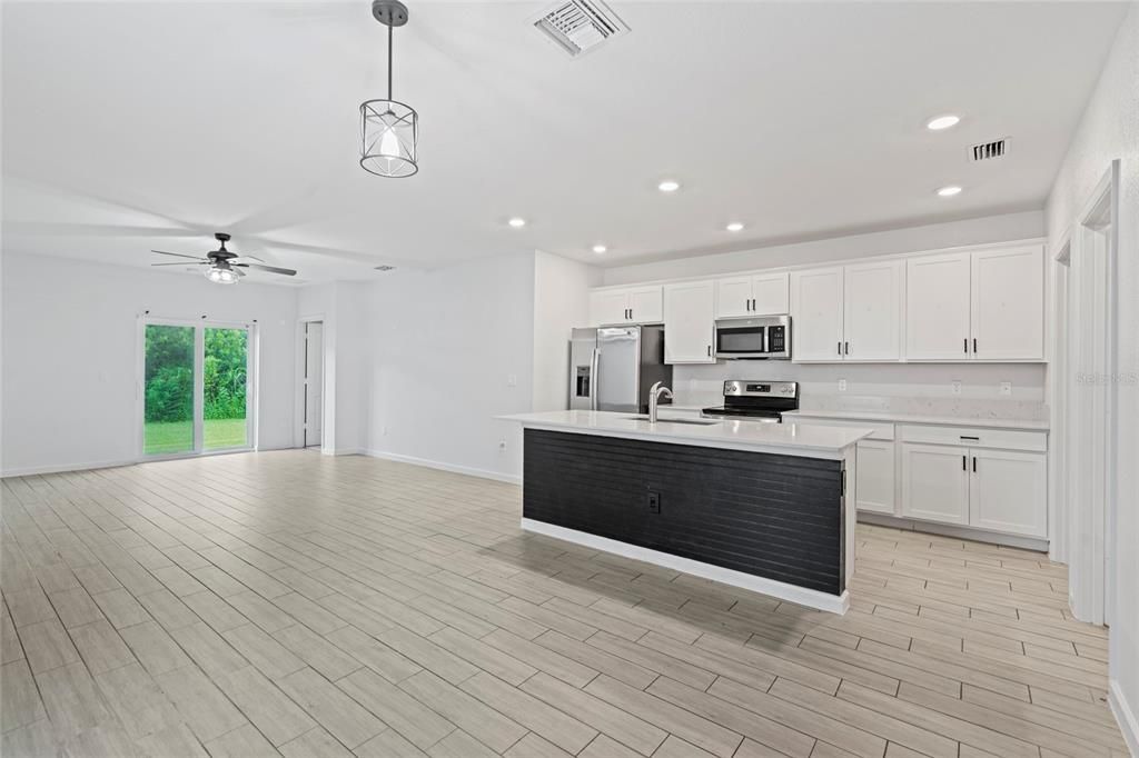 For Sale: $379,500 (5 beds, 2 baths, 2370 Square Feet)