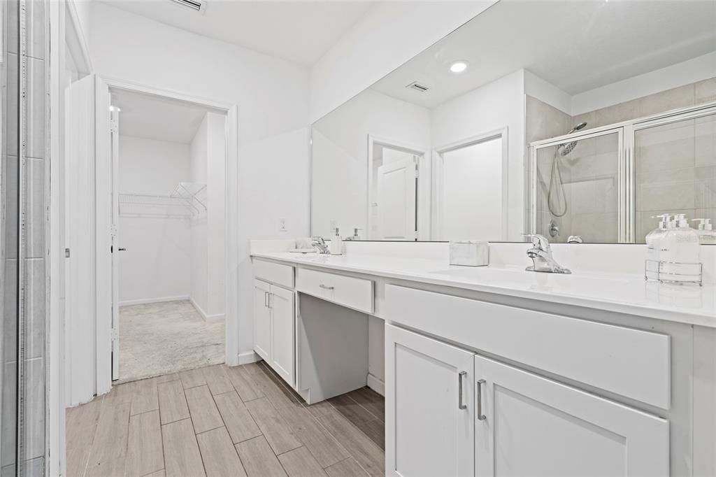 For Sale: $379,500 (5 beds, 2 baths, 2370 Square Feet)