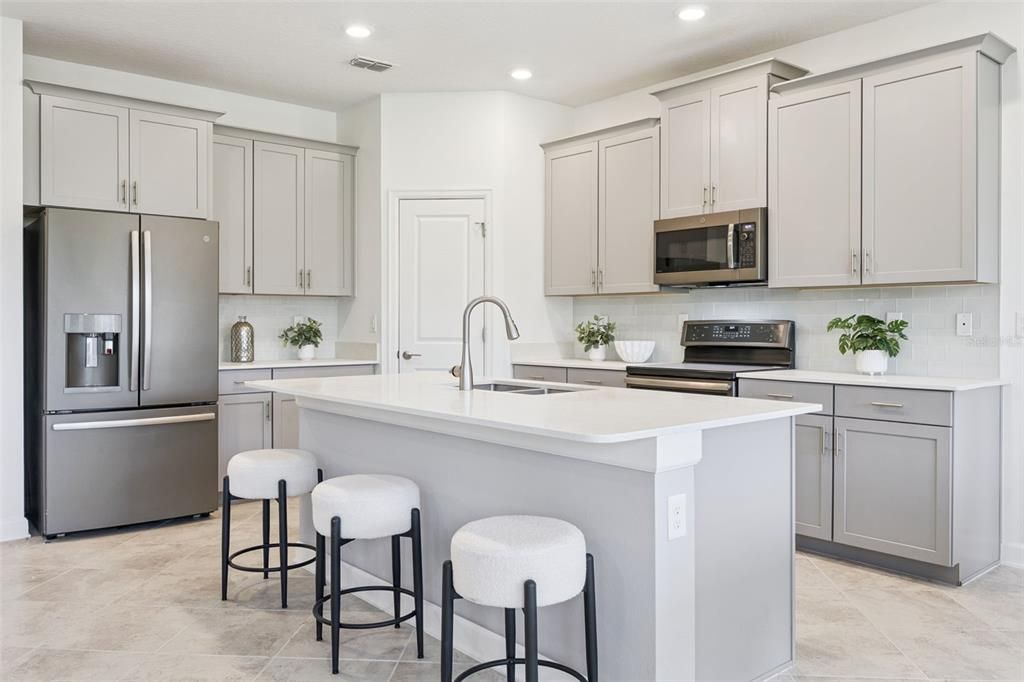 На продажу: $675,000 (5 спален, 3 ванн, 3295 Квадратных фут)