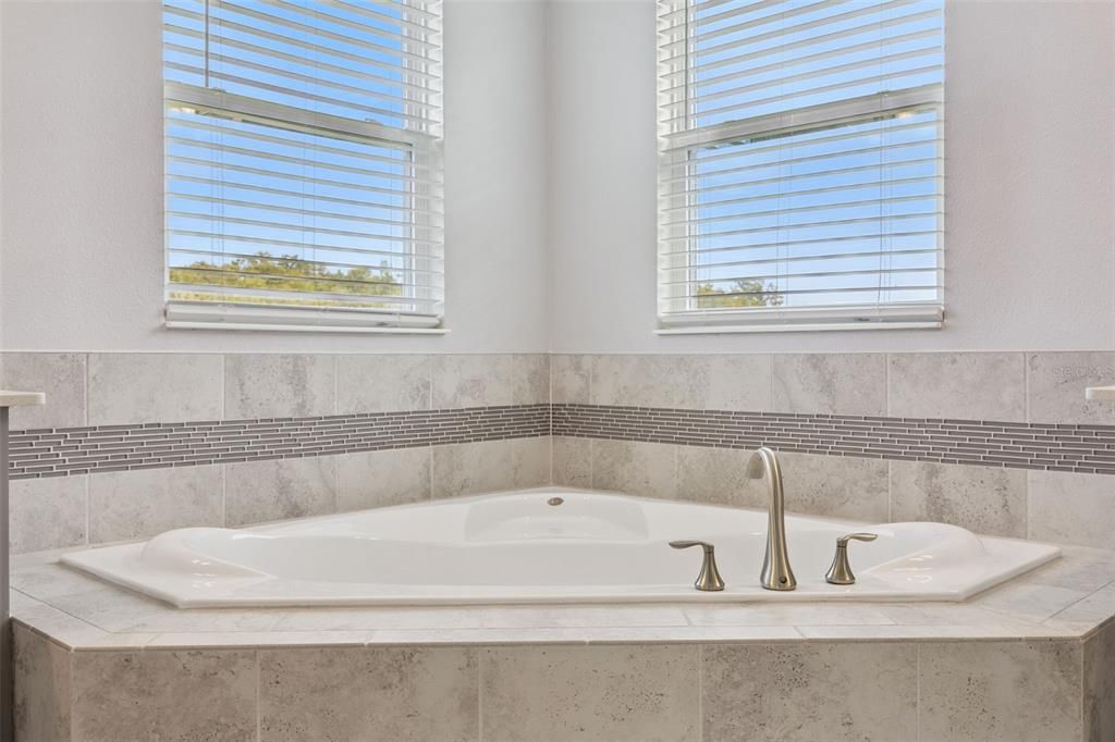 На продажу: $675,000 (5 спален, 3 ванн, 3295 Квадратных фут)