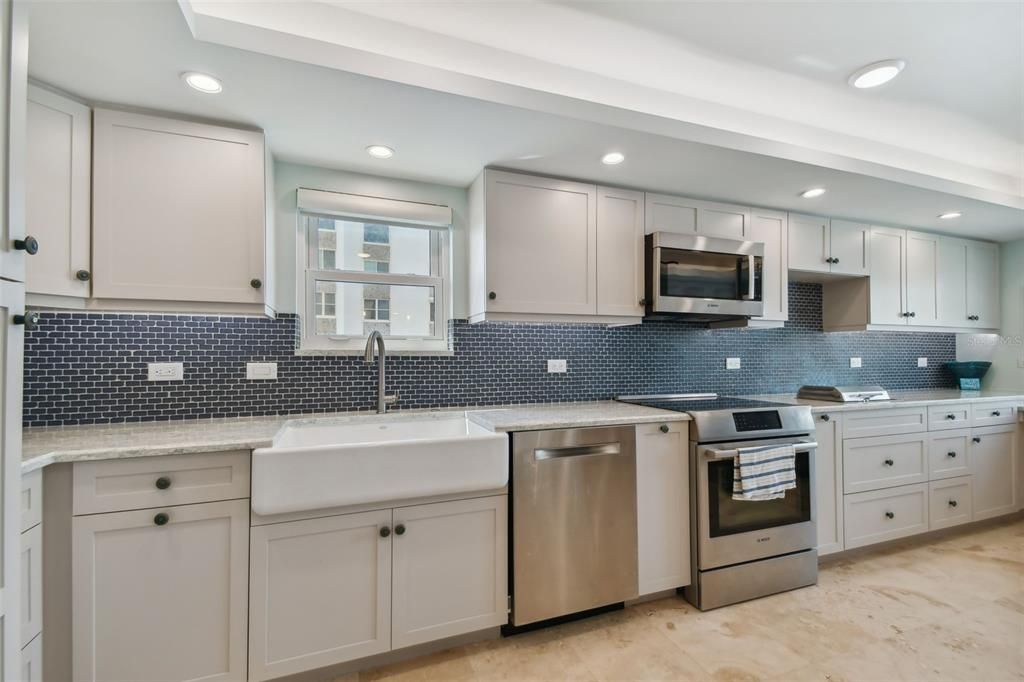 Active With Contract: $850,000 (2 beds, 2 baths, 1420 Square Feet)