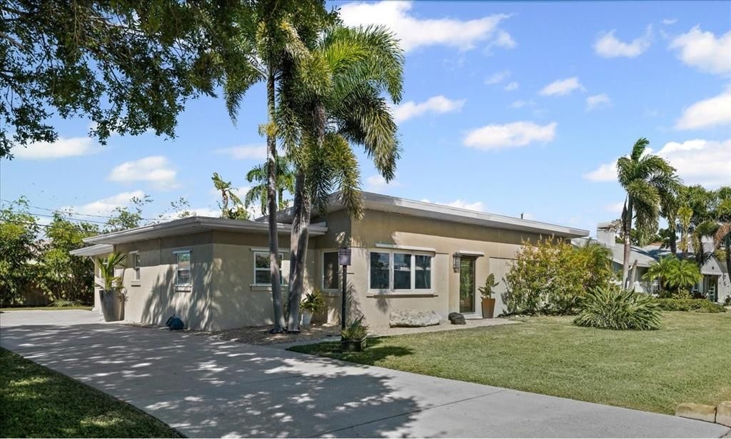 Под контрактом: $300,000 (3 спален, 2 ванн, 1384 Квадратных фут)