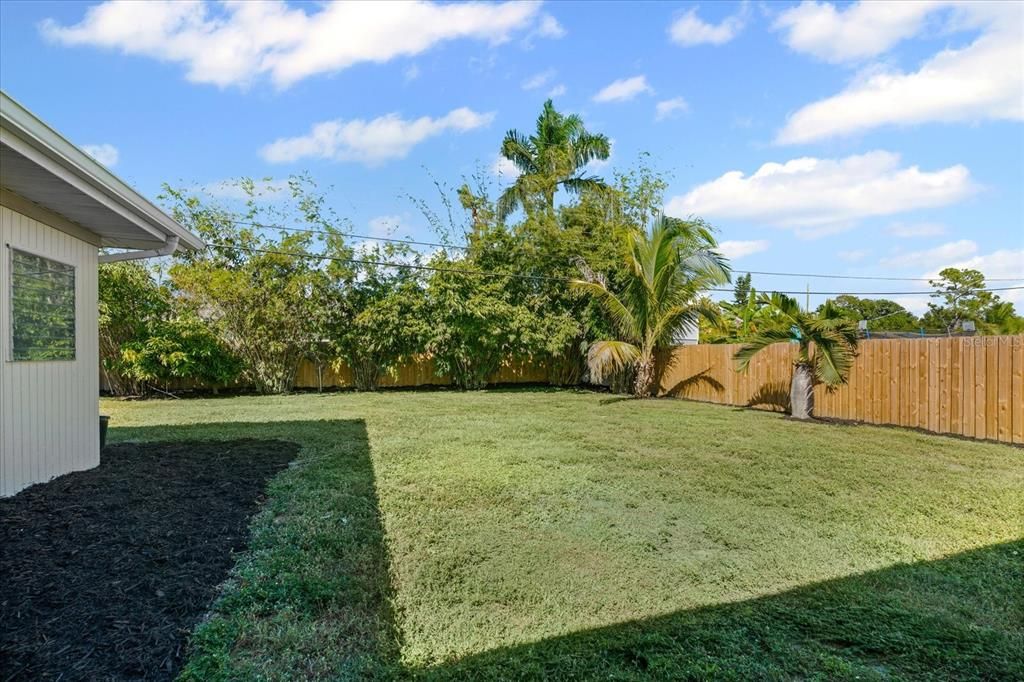 Под контрактом: $300,000 (3 спален, 2 ванн, 1384 Квадратных фут)