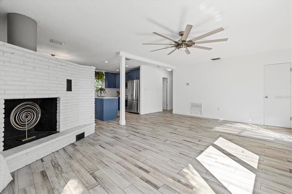 Под контрактом: $300,000 (3 спален, 2 ванн, 1384 Квадратных фут)