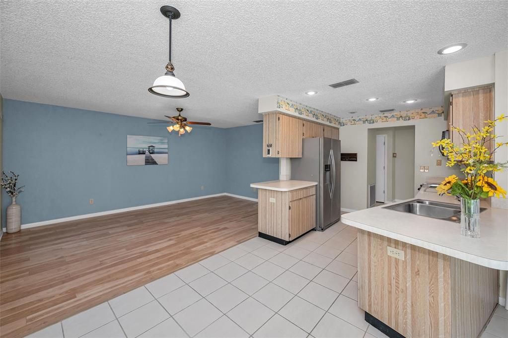 Activo con contrato: $525,000 (2 camas, 2 baños, 1683 Pies cuadrados)