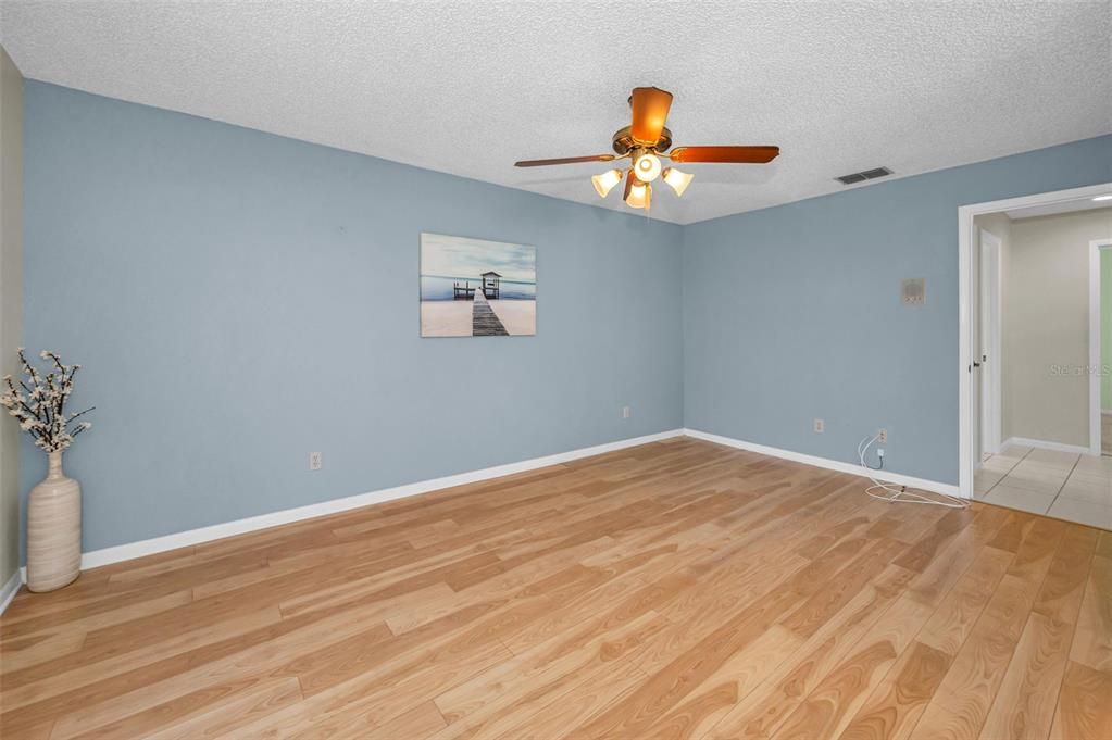 Activo con contrato: $525,000 (2 camas, 2 baños, 1683 Pies cuadrados)