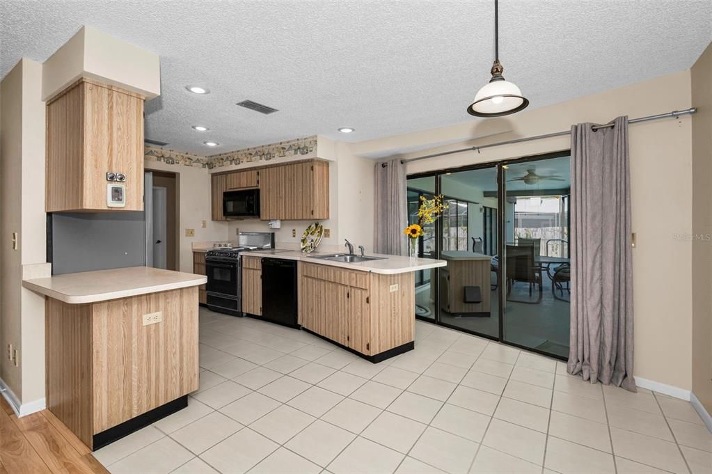 Activo con contrato: $525,000 (2 camas, 2 baños, 1683 Pies cuadrados)