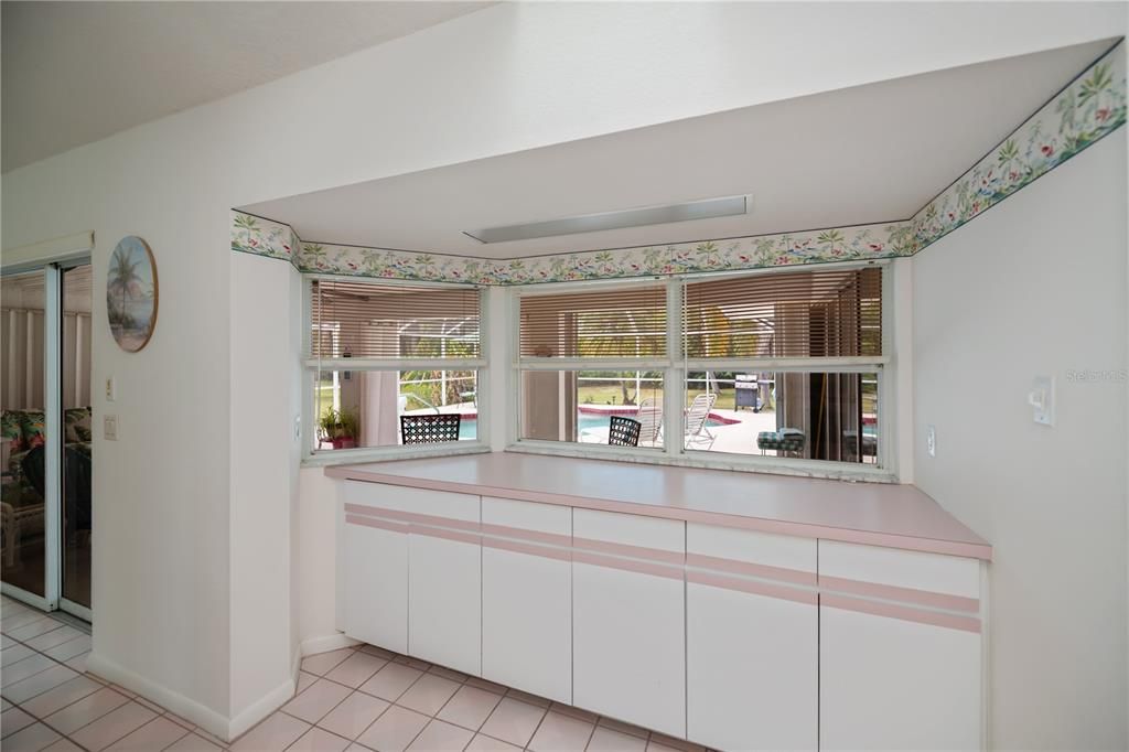 合同活跃: $349,900 (3 贝兹, 2 浴室, 2010 平方英尺)