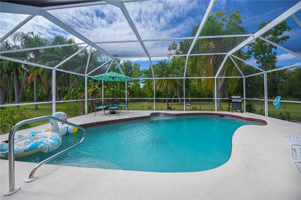 合同活跃: $349,900 (3 贝兹, 2 浴室, 2010 平方英尺)