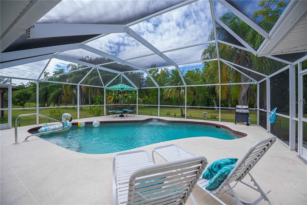 合同活跃: $349,900 (3 贝兹, 2 浴室, 2010 平方英尺)