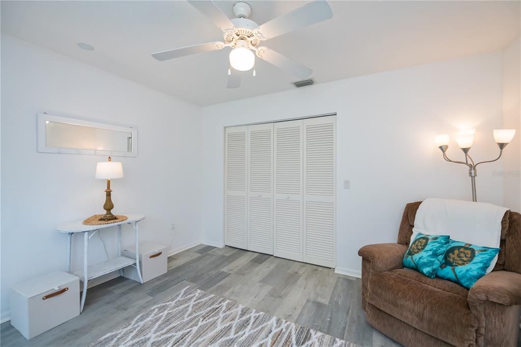 合同活跃: $349,900 (3 贝兹, 2 浴室, 2010 平方英尺)