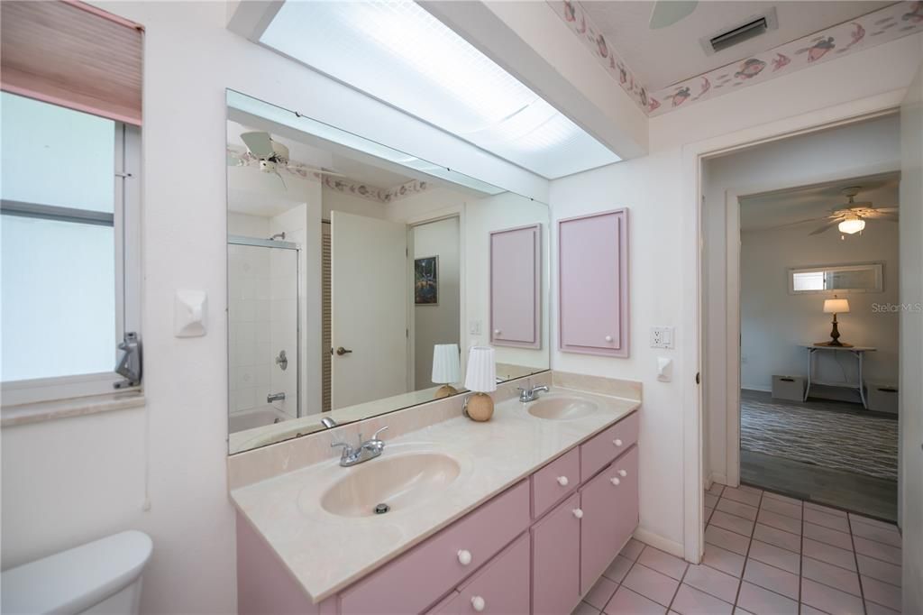 合同活跃: $349,900 (3 贝兹, 2 浴室, 2010 平方英尺)