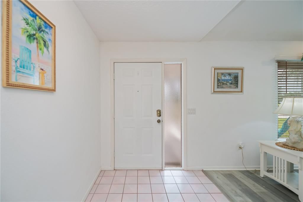 合同活跃: $349,900 (3 贝兹, 2 浴室, 2010 平方英尺)