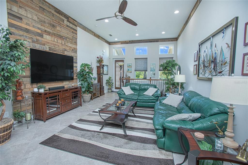 For Sale: $449,900 (2 beds, 2 baths, 1644 Square Feet)