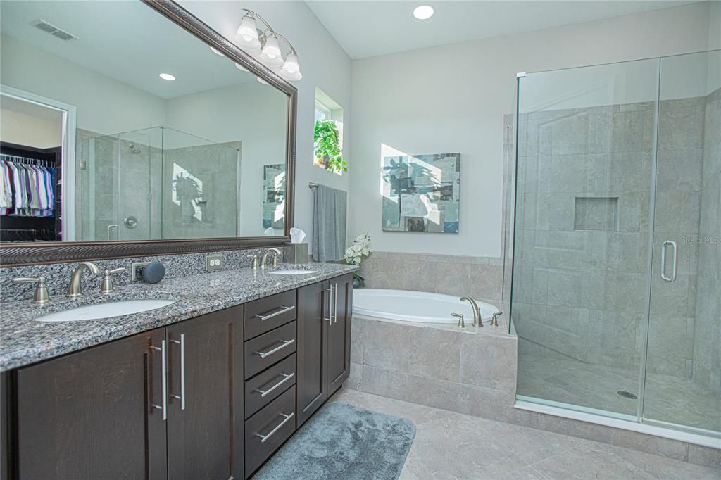 For Sale: $449,900 (2 beds, 2 baths, 1644 Square Feet)