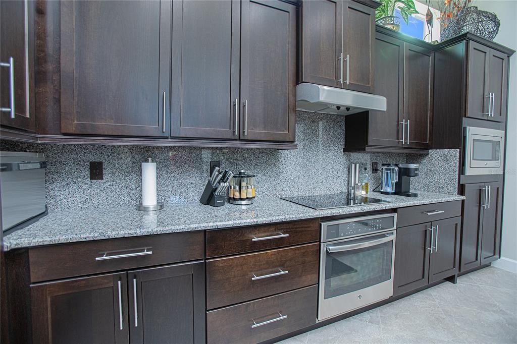 For Sale: $449,900 (2 beds, 2 baths, 1644 Square Feet)