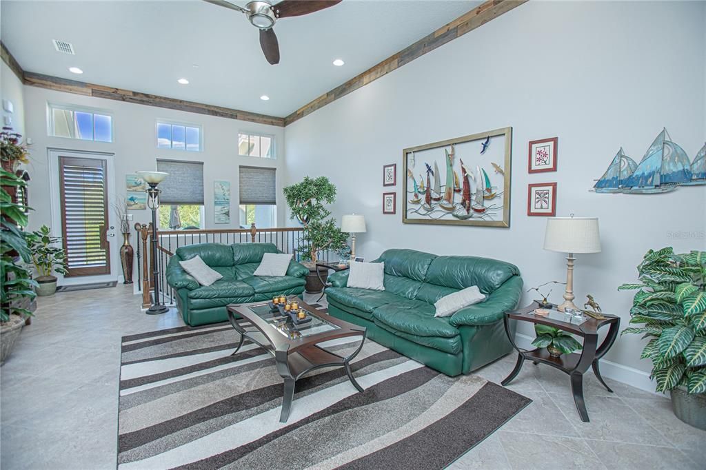 For Sale: $449,900 (2 beds, 2 baths, 1644 Square Feet)