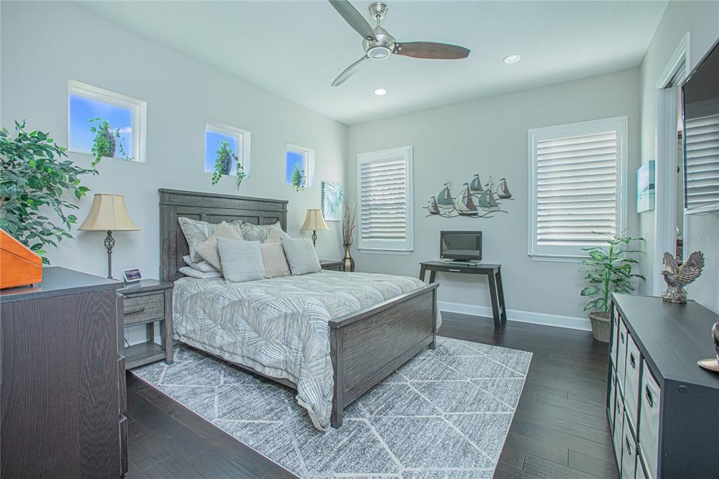 For Sale: $449,900 (2 beds, 2 baths, 1644 Square Feet)