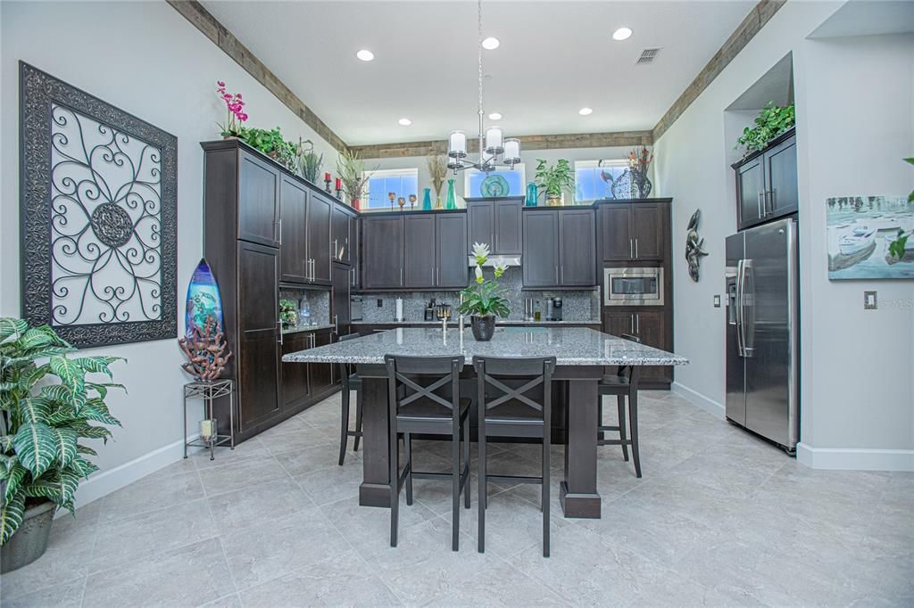 For Sale: $449,900 (2 beds, 2 baths, 1644 Square Feet)