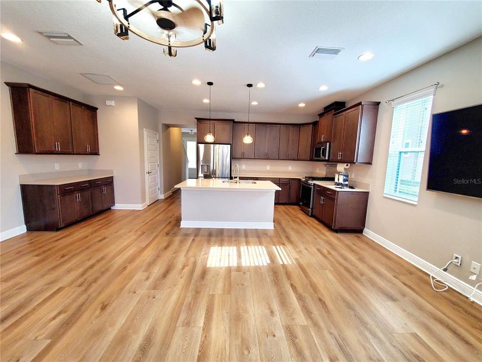 For Sale: $429,900 (3 beds, 2 baths, 1862 Square Feet)