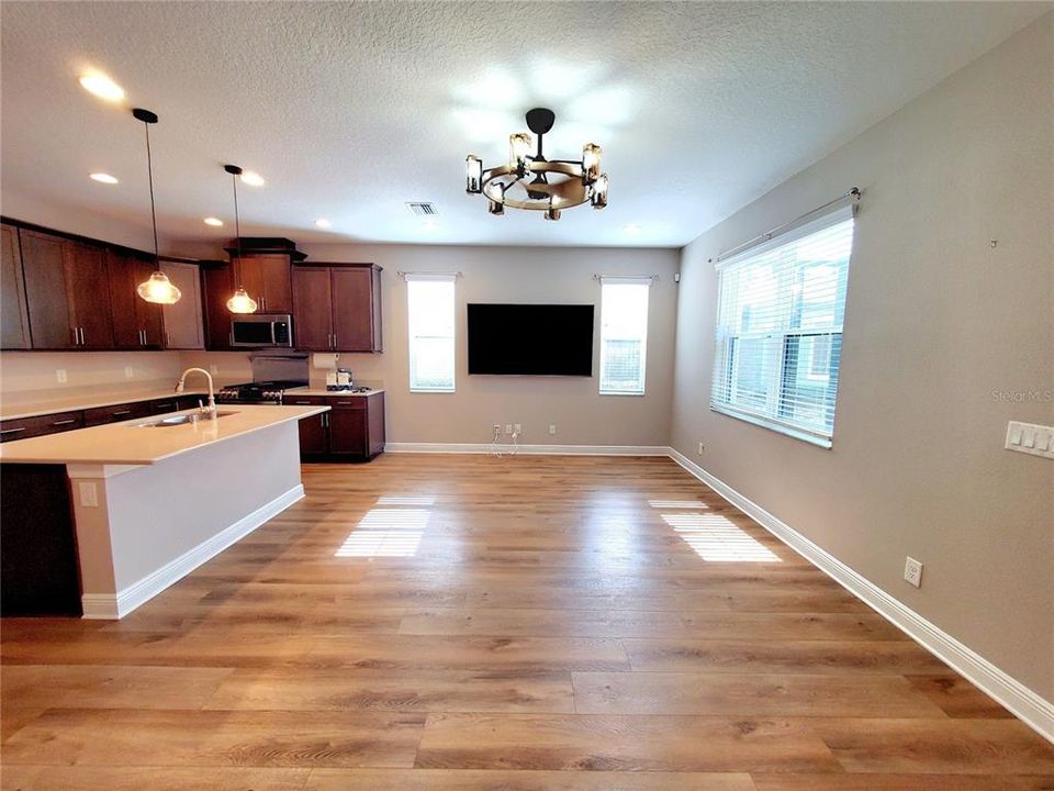 For Sale: $429,900 (3 beds, 2 baths, 1862 Square Feet)