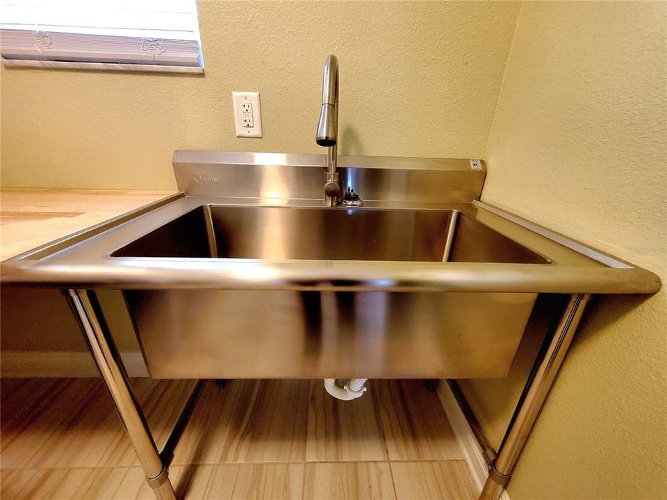 For Sale: $429,900 (3 beds, 2 baths, 1862 Square Feet)