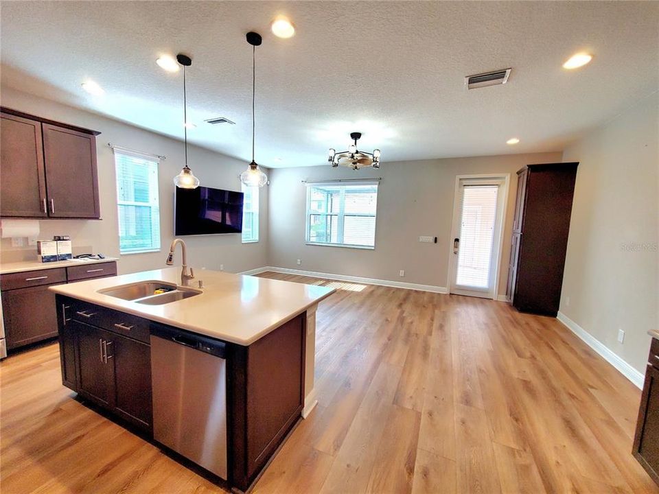 For Sale: $429,900 (3 beds, 2 baths, 1862 Square Feet)