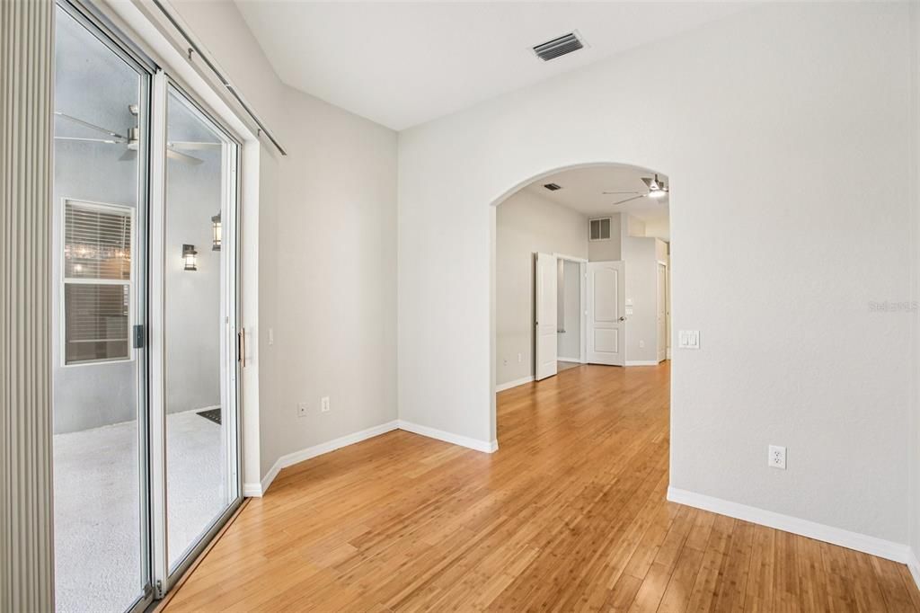 合同活跃: $525,000 (4 贝兹, 3 浴室, 2418 平方英尺)