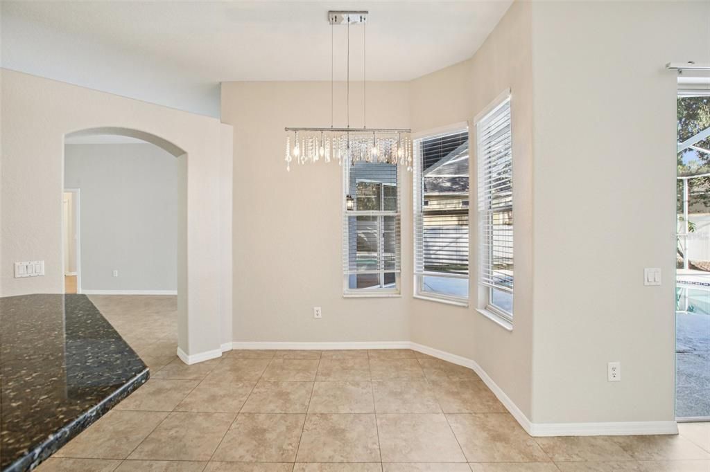 合同活跃: $525,000 (4 贝兹, 3 浴室, 2418 平方英尺)