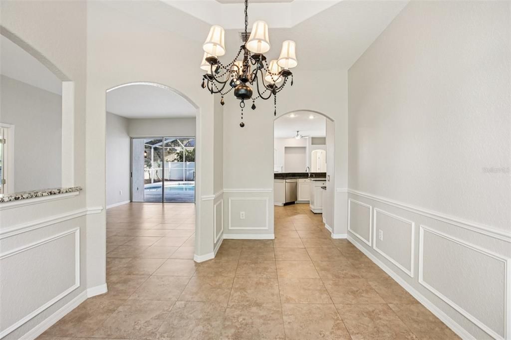 合同活跃: $525,000 (4 贝兹, 3 浴室, 2418 平方英尺)