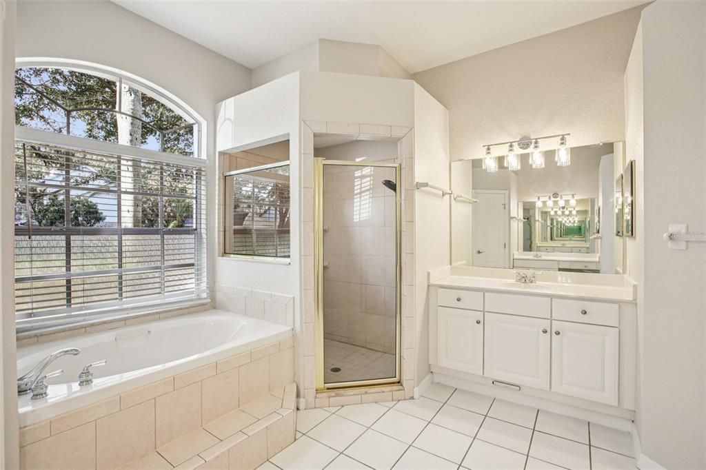 合同活跃: $525,000 (4 贝兹, 3 浴室, 2418 平方英尺)